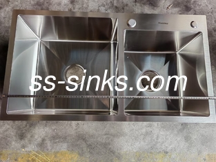 Dubbele functionaliteit keuken wastafel met dubbele schaal en kraan